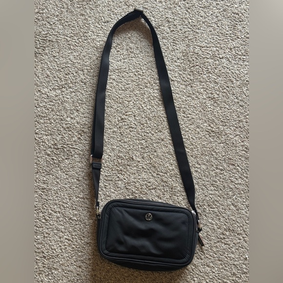 Lululemon Crossbody Camera Bag (Black) - Picture 6 of 11